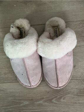 Cozy Pink Shearling-Lined Women's Slippers